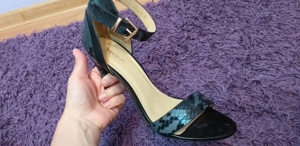 Sandały na szpilce Vices