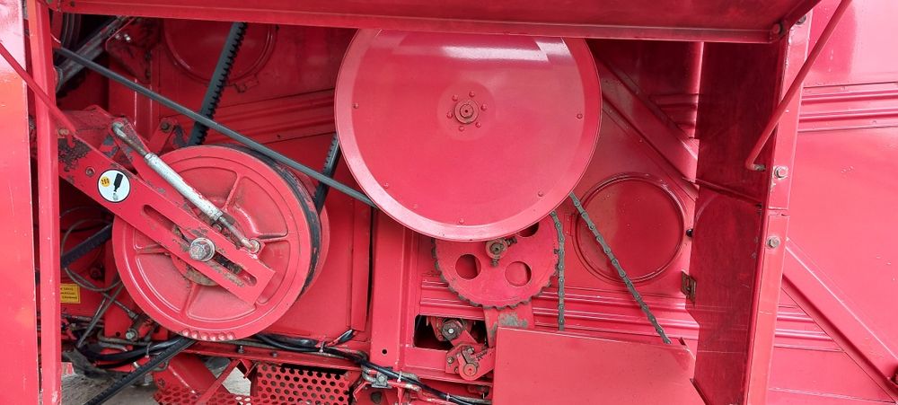Зернозбиральний комбайн Massey Ferguson 440 3.м