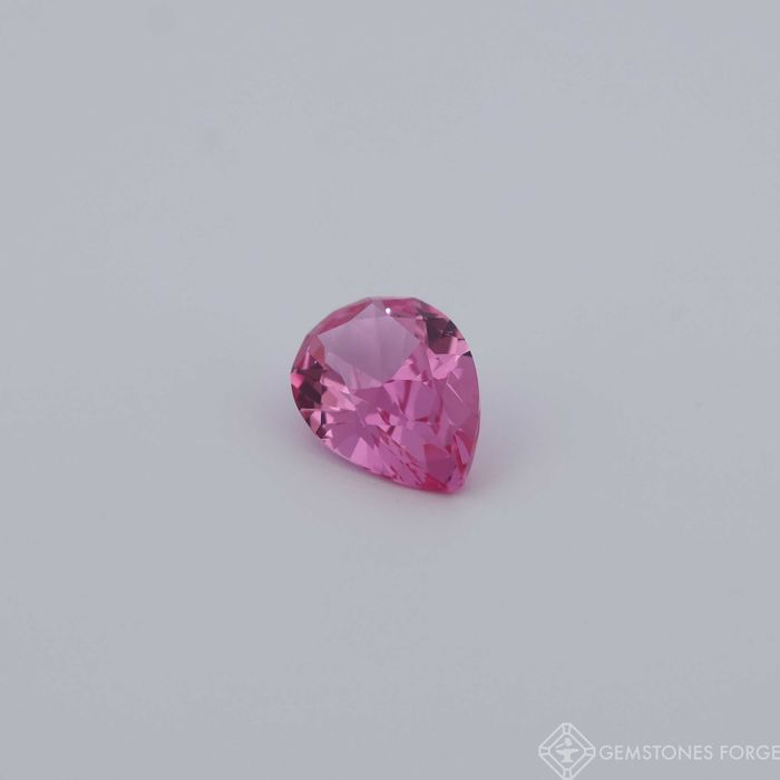 Szafir Laboratoryjnie wytworzony różowy 7x5 mm