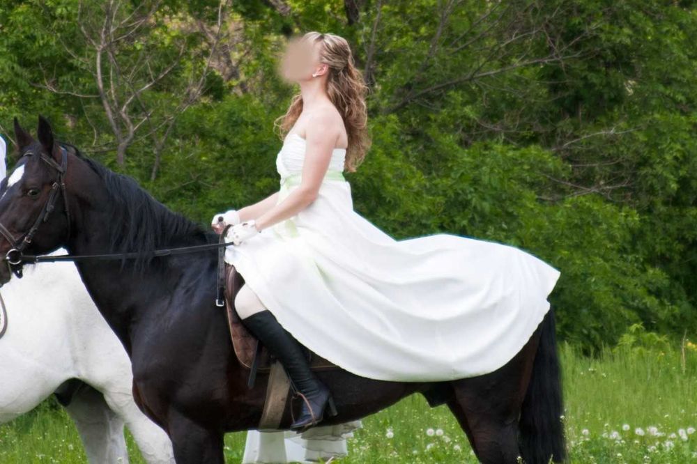 Продам своё свадебное платье,  по цене ткани