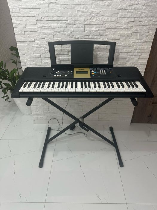 Yamaha YPT-220 keyboard