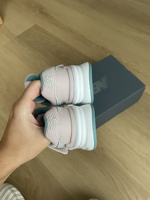 Кросівки new balance