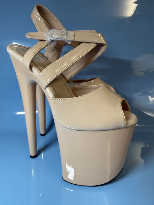 Стріпи трійка лакові бежеві, 38 розмір