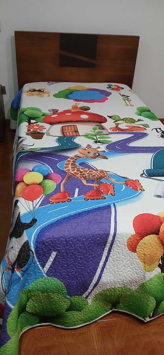 Vendo cama + colchão de solteiro + mesinha de cabeceira