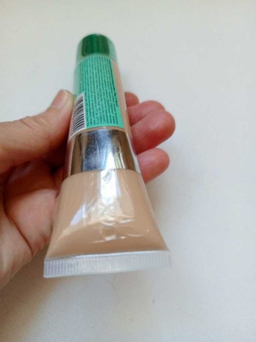 Тонуючий засіб матуючий, тональна основа, тональний крем, тоналка