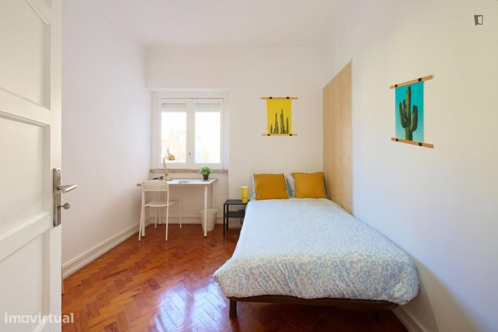 Quarto - localizado em Roma-Areeiro Lisbon