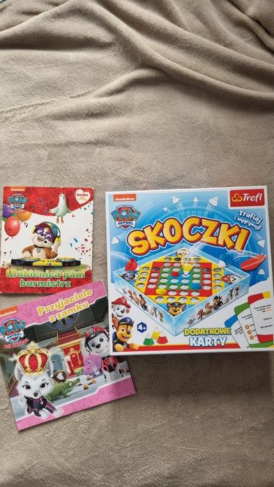 Zestaw: 2 ksiażeczki + gra Skoczki Psi Patrol