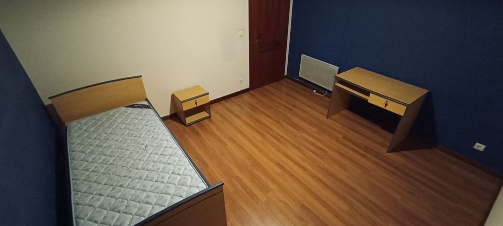 Cama + Colchão (90x190) + Mesinha de cabeceira + Escritório