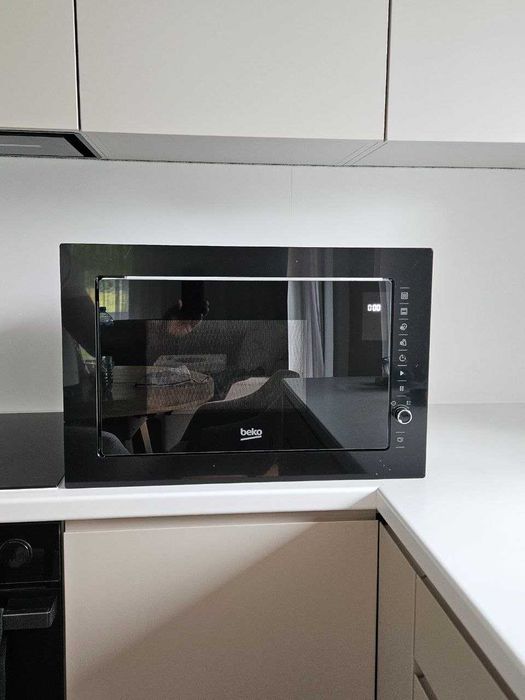 Kuchenka mikrofalowa Beko BMGB25333 czarna NOWA