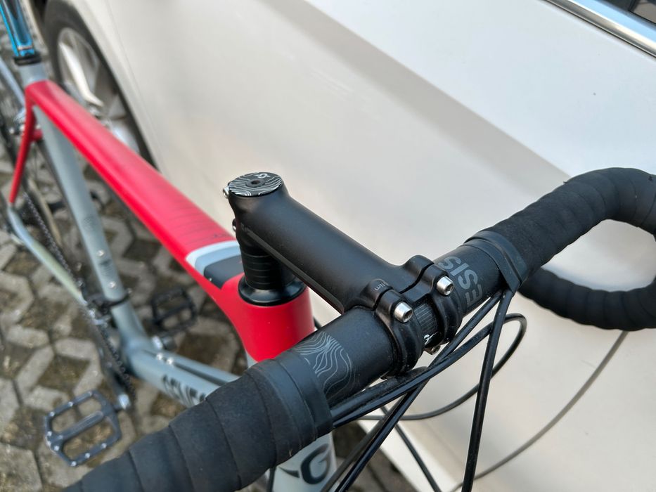 Rower szosowy kolarzówka gravel Genesis Carbon tiagra