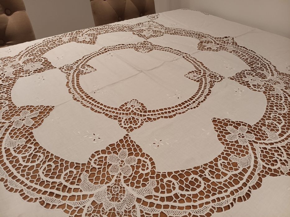 Toalha de linho bordada linda