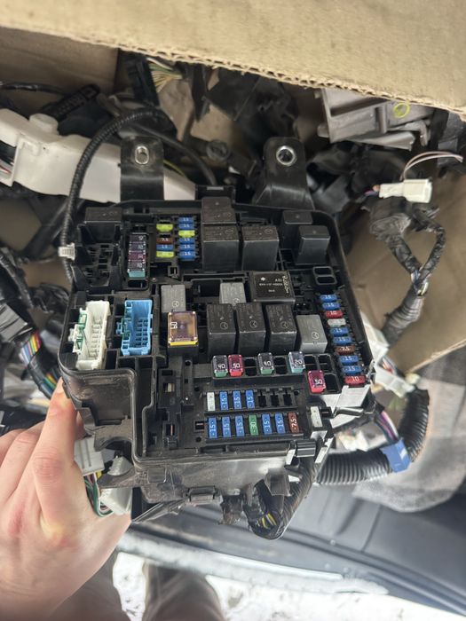 Блок запобіжників Mazda 3 BP повний комплект з проводкою