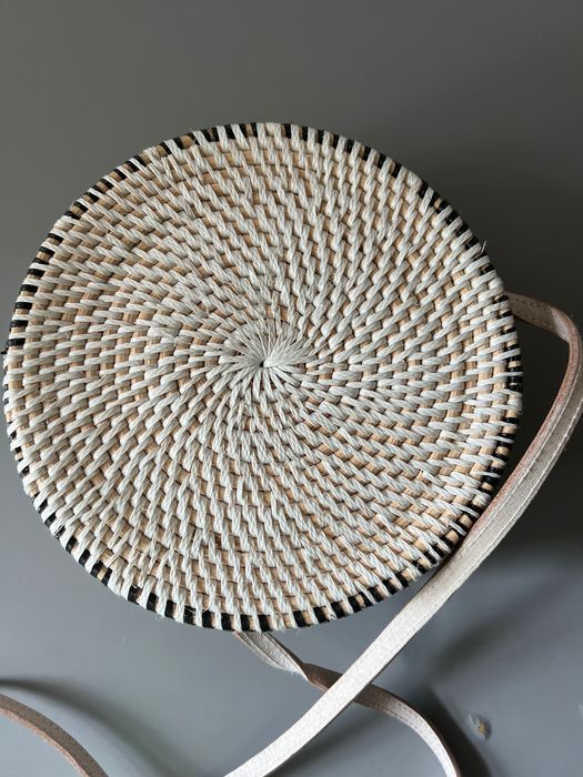 Сумка кругла з ротанга