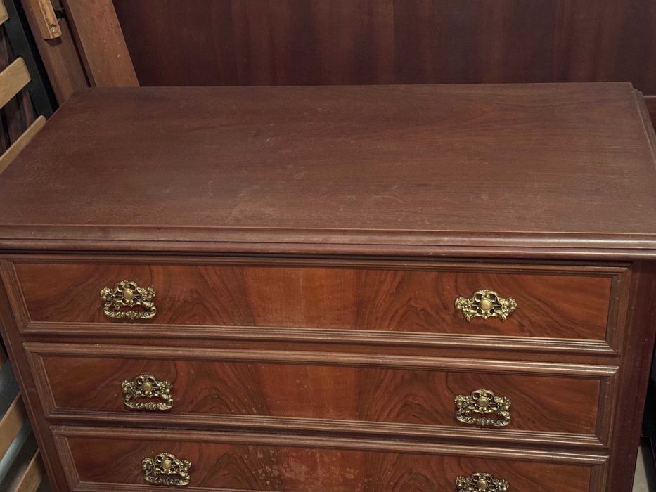 Cómoda de madeira maciça