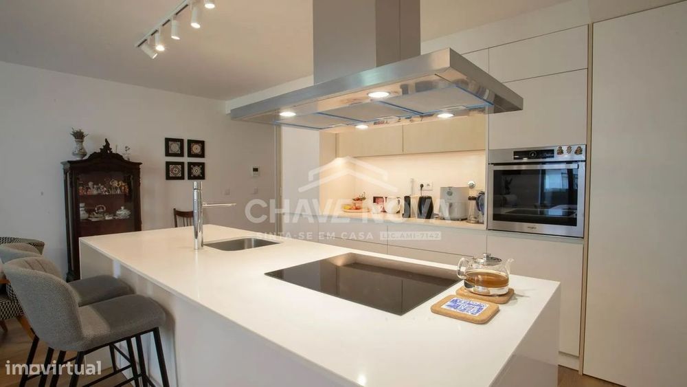 T2 Como Novo c/ Lugar de Garagem em Mafamude (Centro de Gaia)