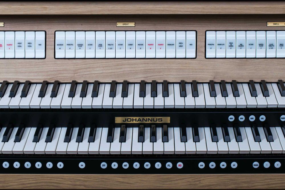 JOHANNUS VIVO III cyfrowe organy kościelne z dodatkowym nagłośnieniem
