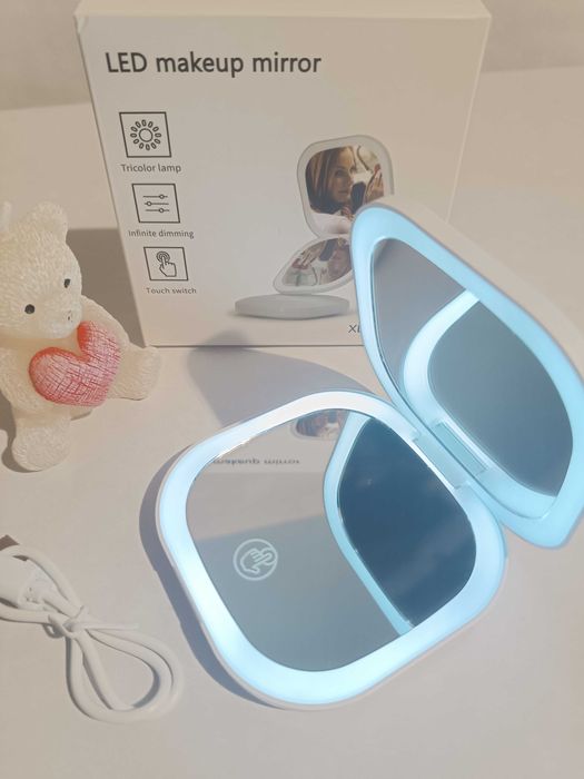 małe lusterko z trójkolorowym oświetleniem led