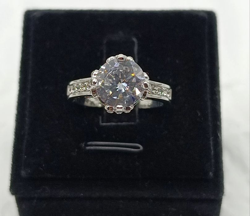 Anel de prata e zirconia 5,5g