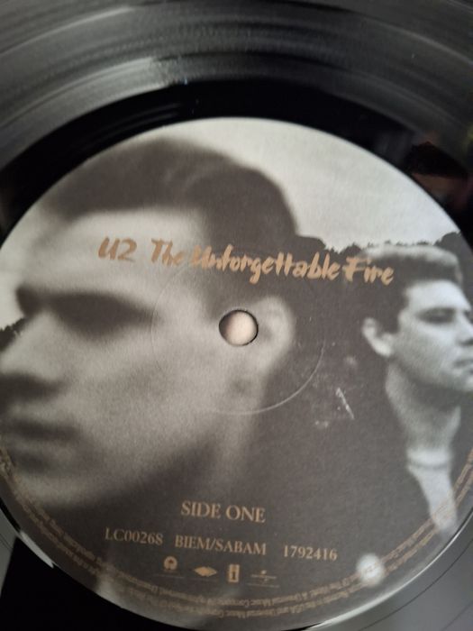 U2 The Unforgettable Fire winyl NM