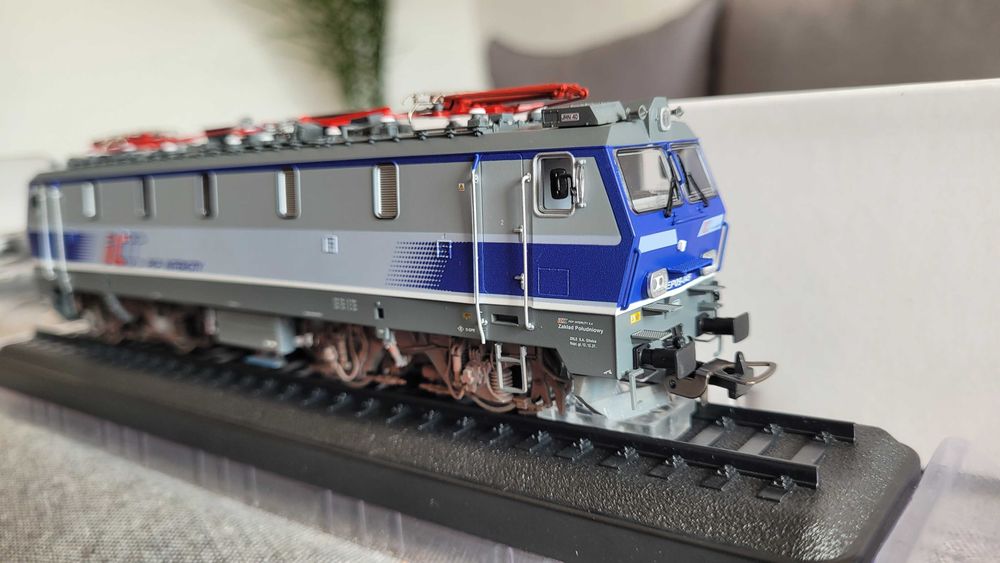 EP 09 045 PIKO h0