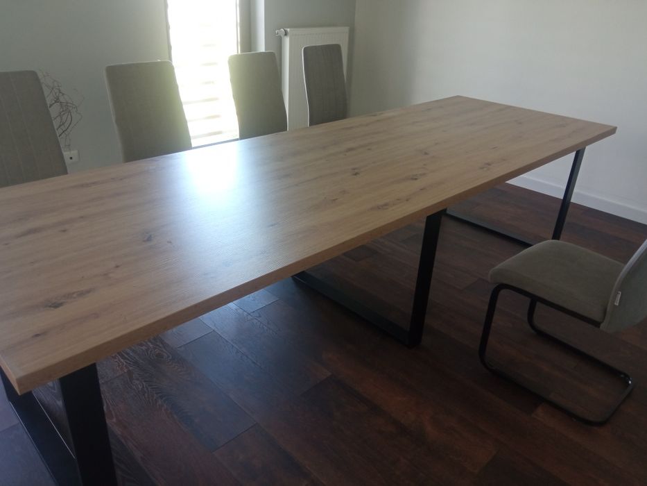 Duży stół gościnny typu loft