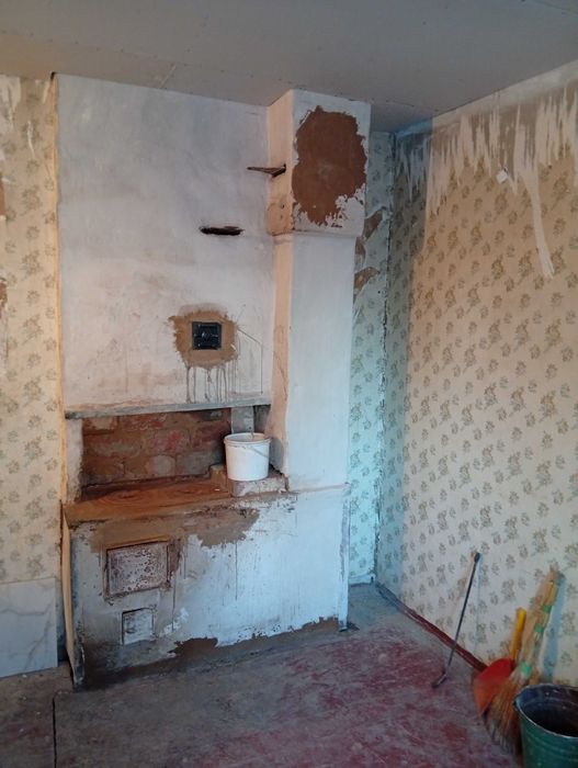 Продам пол дома с удобствами