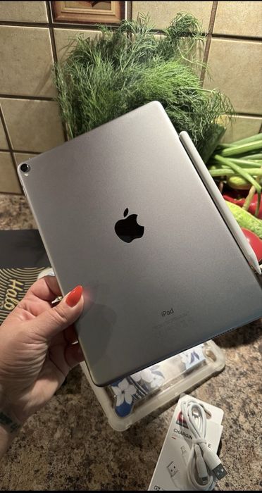 Tablet iPad Apple —PRO — Touch ID - PROCREATE