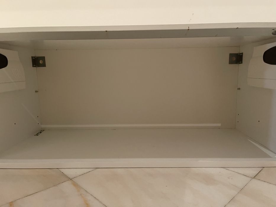 Dois armarios/vitrine de parede Ikea