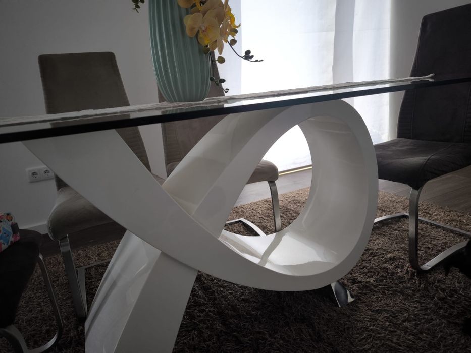 Mesa jantar design moderno com tampo de vidro