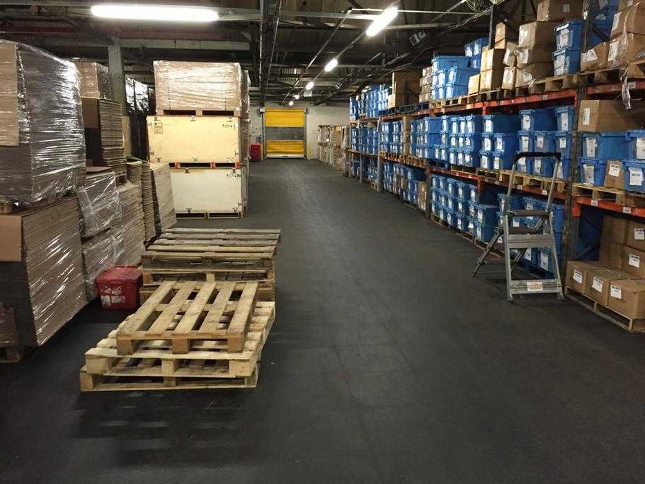 Wytrzymała podłoga modułowa–garaż, warsztat, przemysł, bez kleju, klik