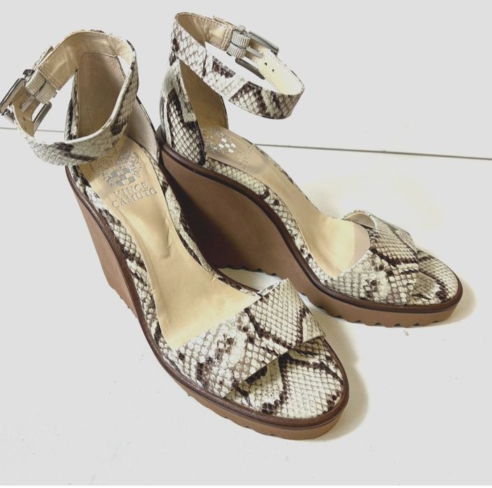 Кожаные босоножки Vince Camuto