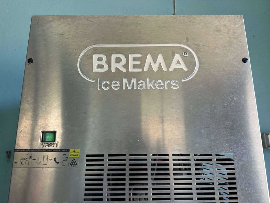 Máquina de Gelo Profissional Brema com Depósito Simag R250 e estrutura