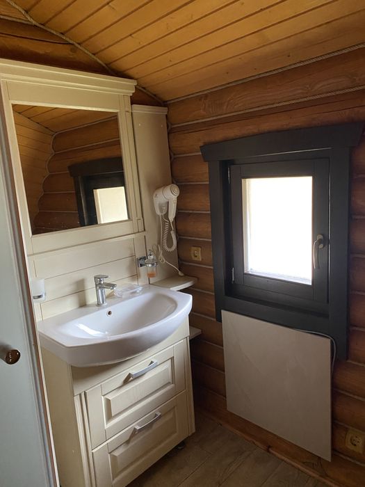 Здається дервяний будинок з банею все є