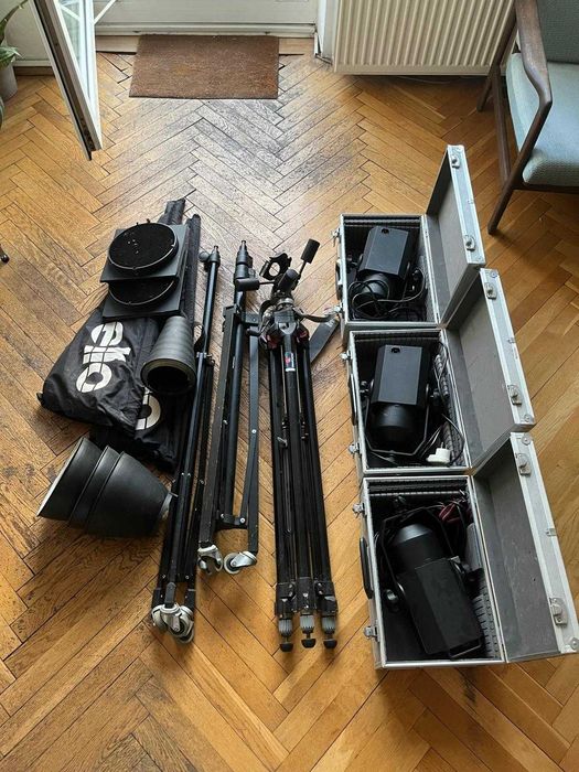 3 lampy studyjne ELFO, 2 statywy, 2 softboxy, 4 casy