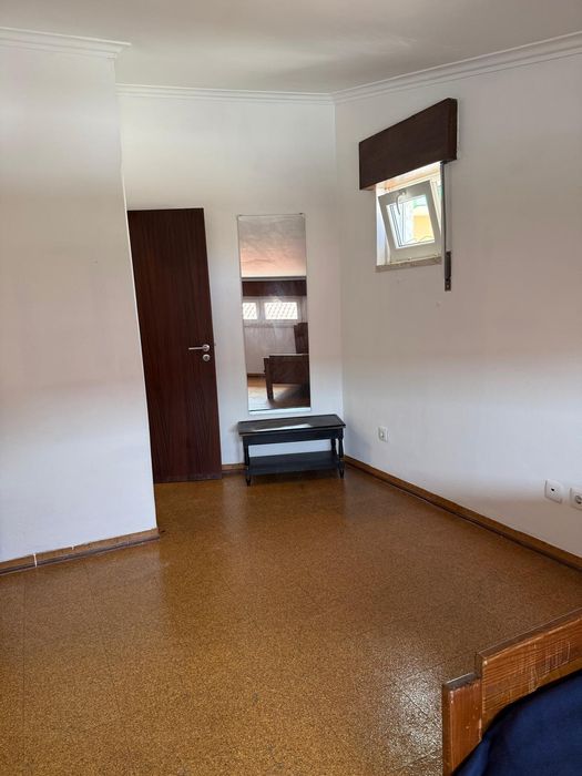 Quarto em porto salvo oeiras