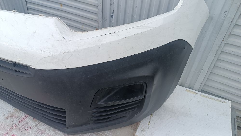 Vendo parachoque de frente citroen Berlingo ano 2018/23
