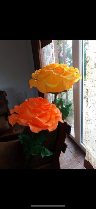 Kwiaty giganty z krepiny