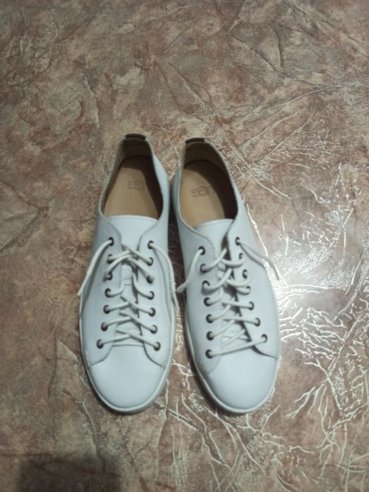 Туфлі від Ugg шкіряні