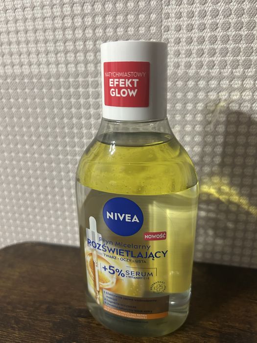 Двофазна міцелярна вода Nivea з вітамінами C і E