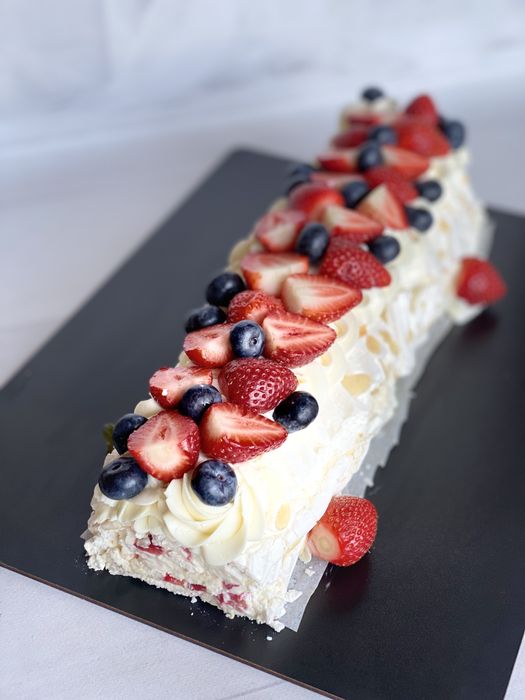 Десерти Трайфли Капкейки Меренговий рулет Зефір Запоріжжя