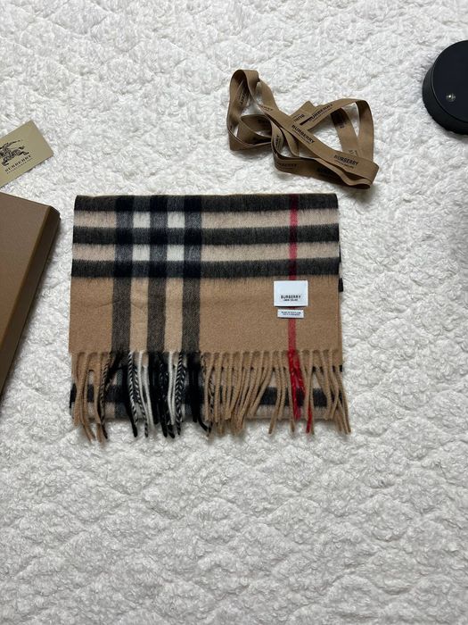 Szalik Burberry z 100% Kaszmiru