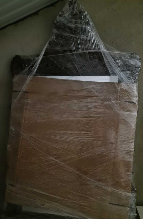 Espelho de madeira trabalhada de cómoda em mogno