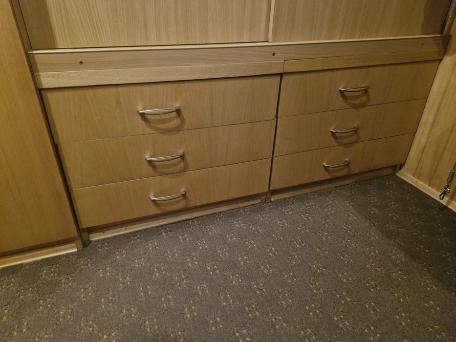 Sypialnia meble łóżko szafa wezgłowie stoliki  szuflady