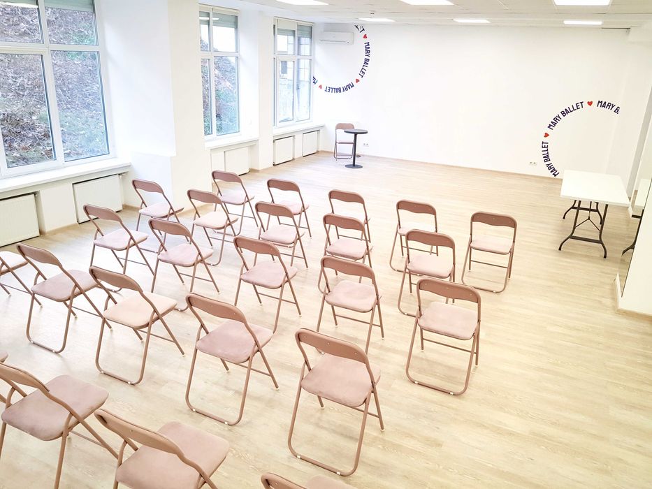 Конференц зал Хрещатик, Майдан Незалежності, Золоті ворота