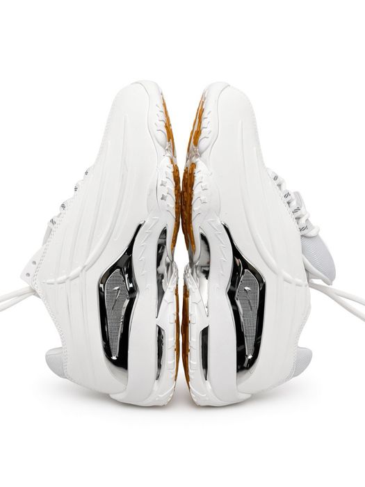 Quatro tenis com caixa