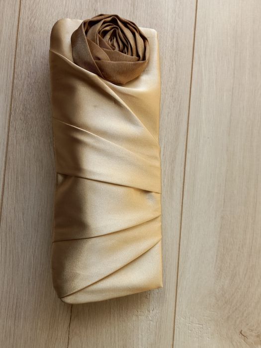 Torebka złota kopertówka Estee Lauder