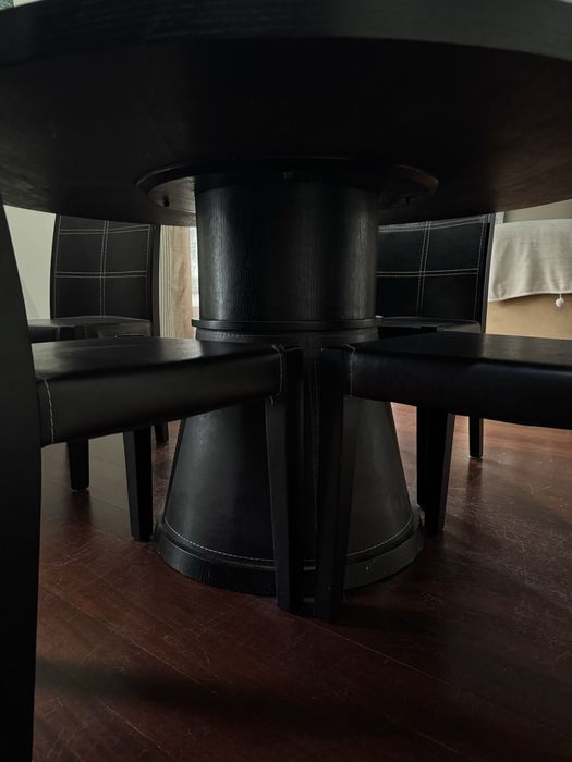 Mesa de jantar redonda preta + 4 cadeiras