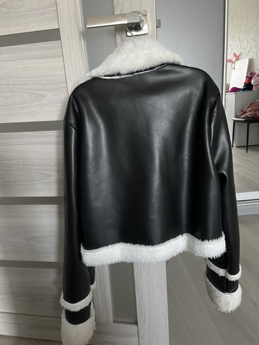 Жіноча куртка з екошкіри