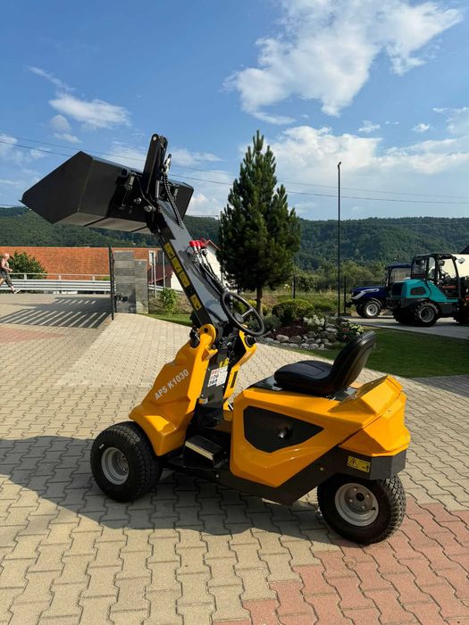 Miniładowarka APS K1030 bardzo zwrotna mała ładowarka na 3 kołach 2025