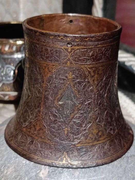 Base Castiçal Mameluco XIV 9 cm Peça de museu Ferro Cobre Prata e Ouro